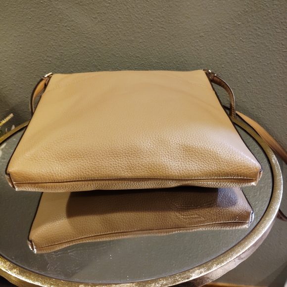 Kate Spade New York Large Shirley Leather Crossbody Bag. - Picture 3 of 4